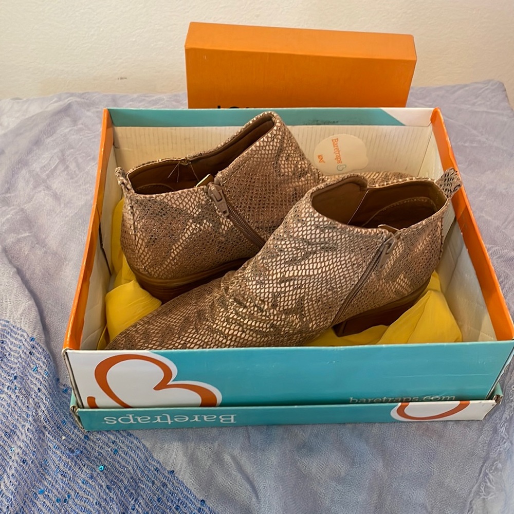 Baretraps booties size 10.